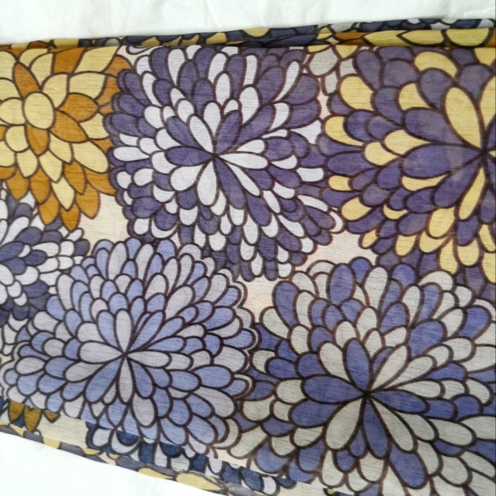 2 curtain panels